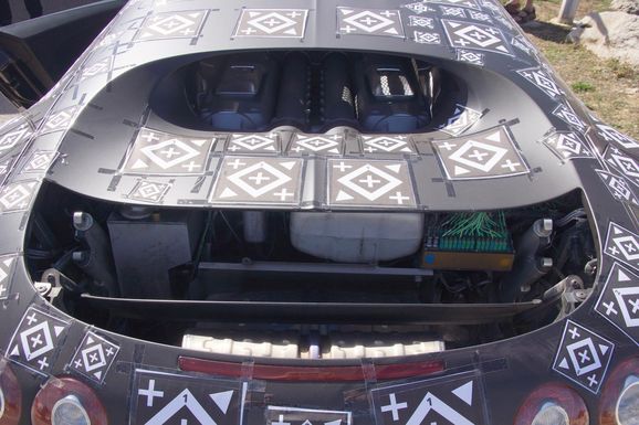 Dagens mest oväntade: Kolla in ratten i nya Bugattin