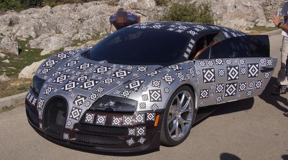 Dagens mest oväntade: Kolla in ratten i nya Bugattin