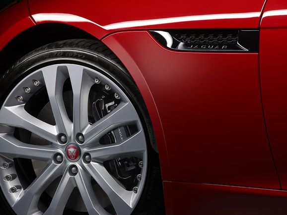 Jaguar F-Type med manuell låda - är det rätt val?