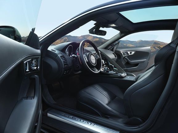 Jaguar F-Type med manuell låda - är det rätt val?