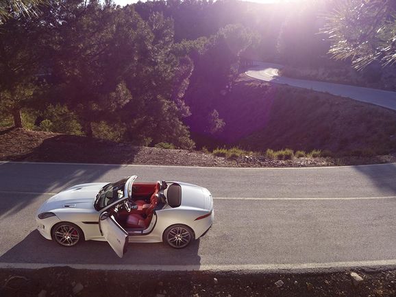 Jaguar F-Type med manuell låda - är det rätt val?