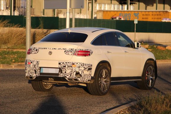 Bilder på nya GLE Coupé – snyggare än BMW X6