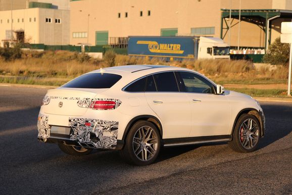 Bilder på nya GLE Coupé – snyggare än BMW X6