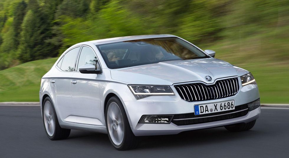 Skoda Superb blir lyxigare och lättare