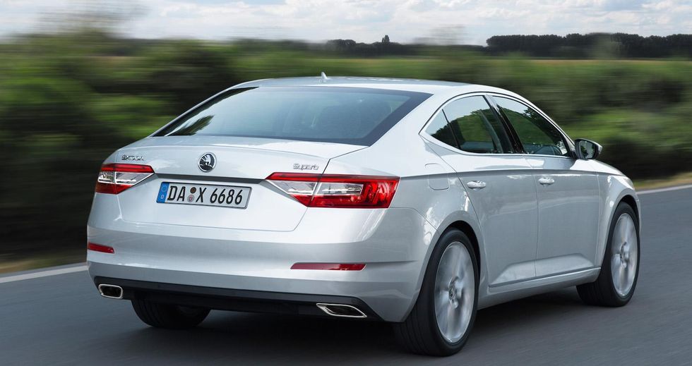 Skoda Superb blir lyxigare och lättare