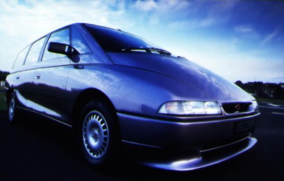 Bortglömd familjebuss lockade med V12-motor