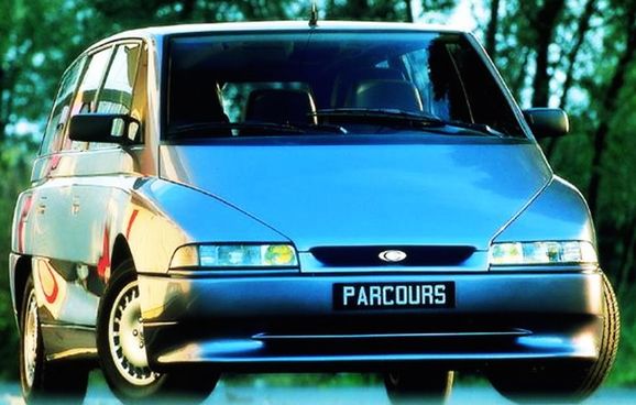 Bortglömd familjebuss lockade med V12-motor