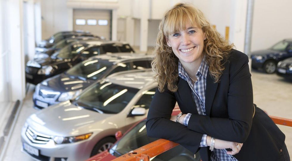 Tidsbrist och skambud – färre säljer bilen privat