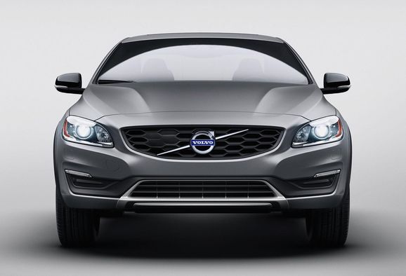 Volvo V60 Cross Country blir 29.000 billigare än Audi