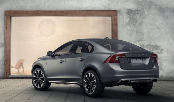 Volvo V60 Cross Country blir 29.000 billigare än Audi