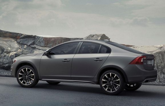 Volvo V60 Cross Country blir 29.000 billigare än Audi