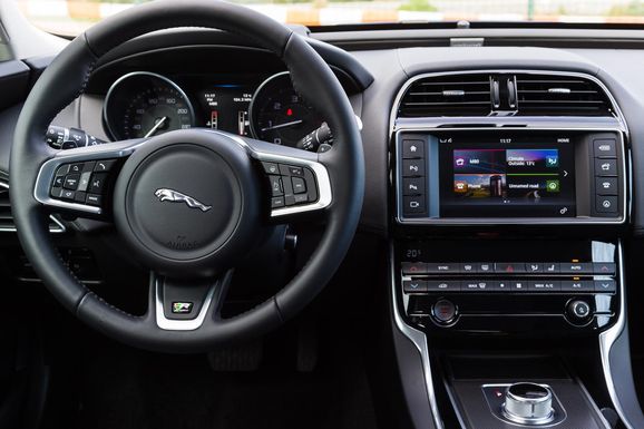 Vi provkör Jaguar XE: 