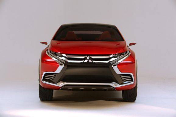 Mitsubishi XR-PHEV II är snyggare och sportigare än Outlander