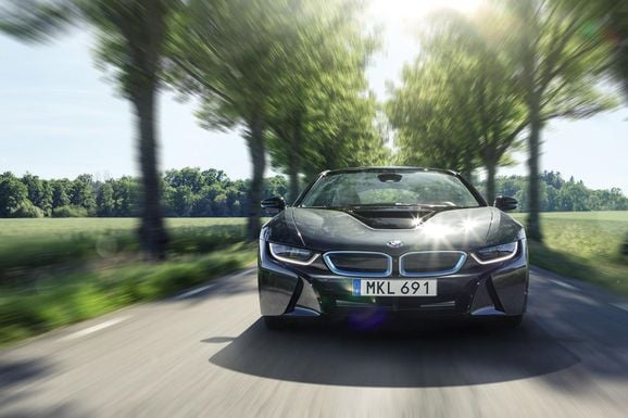 BMW ökar produktionen av superelbilen