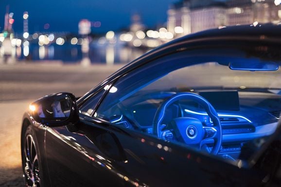 BMW ökar produktionen av superelbilen