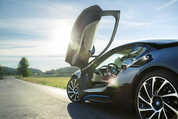 BMW ökar produktionen av superelbilen