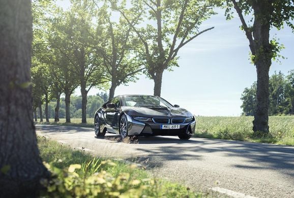 BMW ökar produktionen av superelbilen