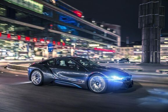 BMW ökar produktionen av superelbilen