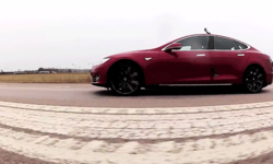 Det här har du aldrig sett förut – Tesla drifting