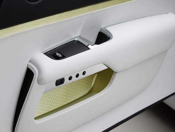 Här är världens kanske konstigaste pressbilder