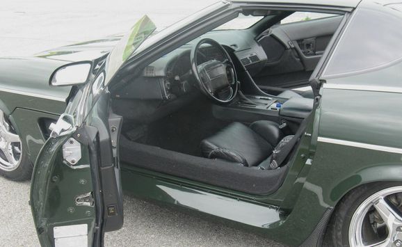 Volvo P1800 och Corvette i en bil – helgerån?