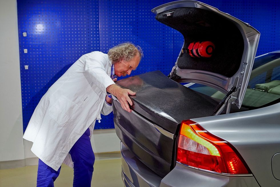 Volvo gör batterier av karossdelar