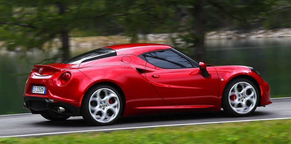 Alfa Romeo 4C utmanar Cayman på Ringen