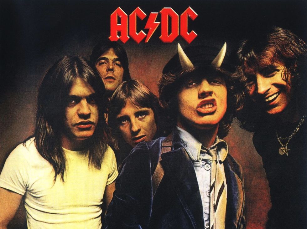 Fel låtar i bilstereon gör dig farlig som förare