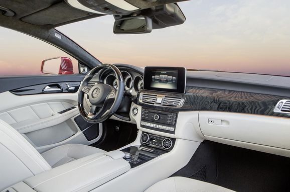 Många tekniknyheter i ansiktslyft Mercedes CLS