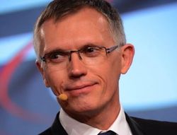 Så ska han lösa märkets svåraste kris – någonsin