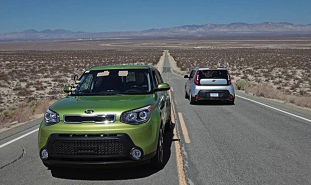 Biltillverkarna testar nya modeller i 50 graders hetta