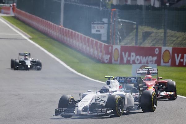 Dramatiskt Belgiens GP när Mercedesduo kolliderar