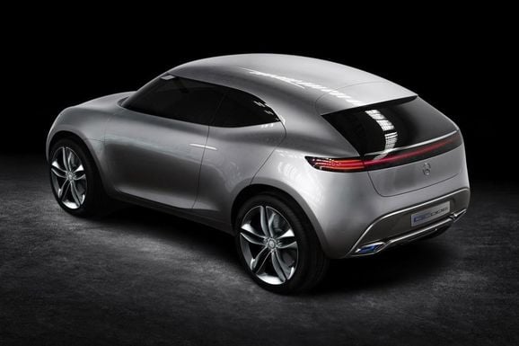 Mercedes visar ett första smakprov på nya suven