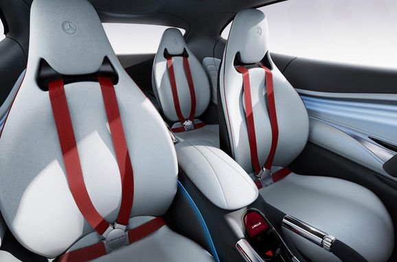 Mercedes visar ett första smakprov på nya suven