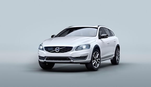 Volvo V60 Cross Country blir 29.000 billigare än Audi