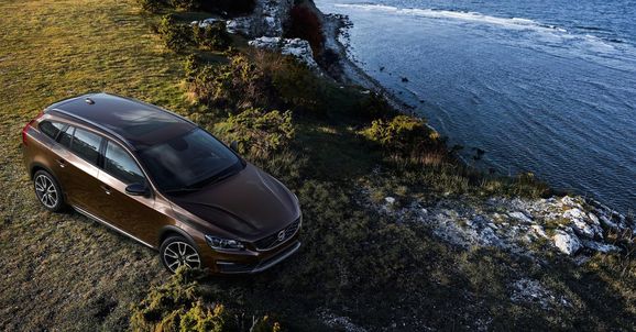 Volvo V60 Cross Country blir 29.000 billigare än Audi