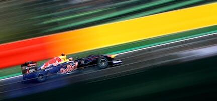 Hamilton kraschar när Vettel vinner Belgiens GP