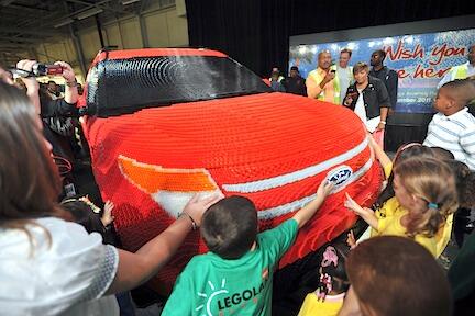 Ford Explorer byggd i lego – i skala 1:1