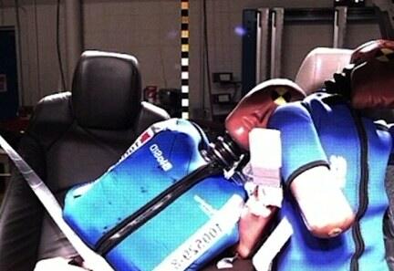 GM först med mittmonterad airbag