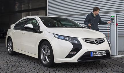 Opel Ampera laddad inför Genève