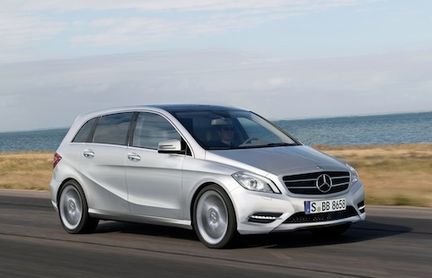 Mercedes B-klass tar sig an BMW X1