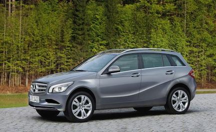 Mercedes B-klass tar sig an BMW X1