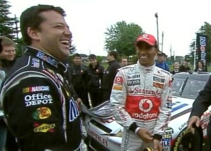 Film: Lewis Hamilton kör NASCAR-bil