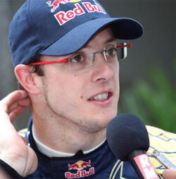 Sebastien Bourdais fortsätter hos Toro Rosso