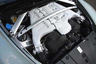 Aston Martin V12 Vantage - bildfrosseri!