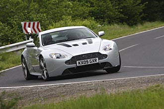 Aston Martin V12 Vantage - bildfrosseri!