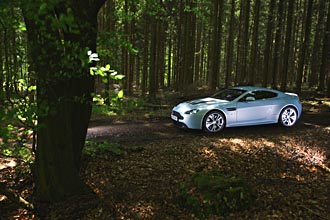Aston Martin V12 Vantage - bildfrosseri!