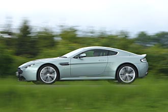 Aston Martin V12 Vantage - bildfrosseri!