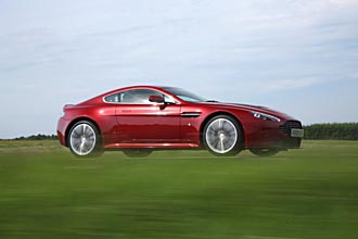 Aston Martin V12 Vantage - bildfrosseri!