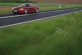 Aston Martin V12 Vantage - bildfrosseri!